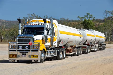 detroit dd powered road train australian roadtrains