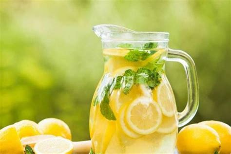 minum air lemon  diet homecare