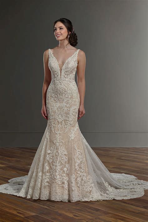 martina liana fitted lace wedding dress  scalloped train fantastic finds