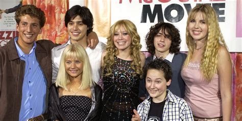 hilary duff gives more lizzie mcguire revival details