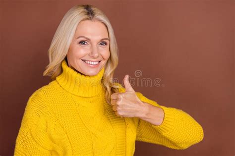 Photo Of Cool Blond Aged Lady Show Thumb Up Wear Yellow Sweater