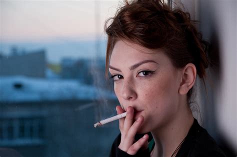 More College Aged Women Taking Up ‘light Smoking’