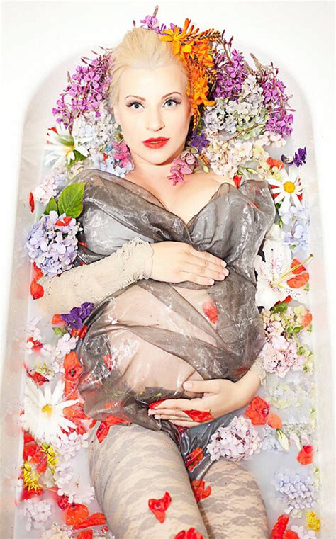 ラトビアの妊婦 芸術写真で気分の変化を記録 中国網 日本語