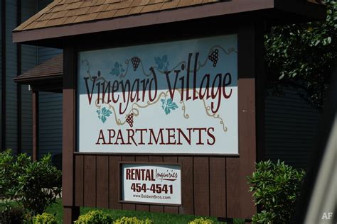 vineyard village townhome style apartments erie pa apartment finder