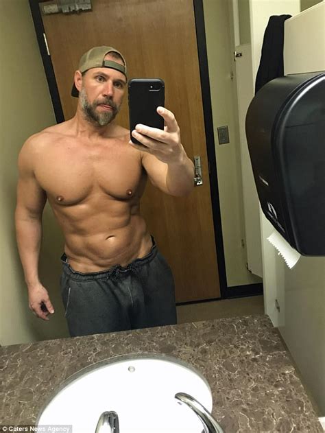 Dad Shows Off Honed Physique Cutting Carbs And Exercising Daily Mail