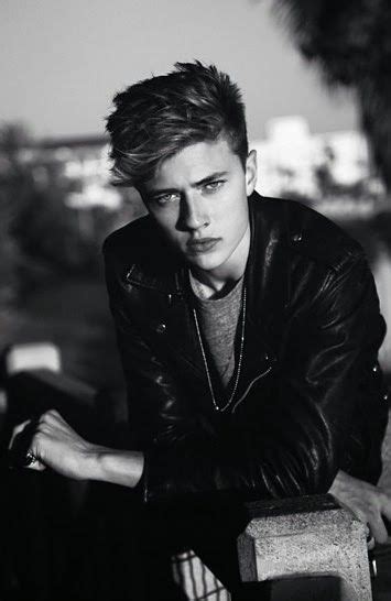 lucky blue smith how dare you be this attractive con