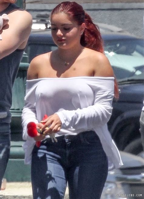 ariel winter pokies and side boobs photos