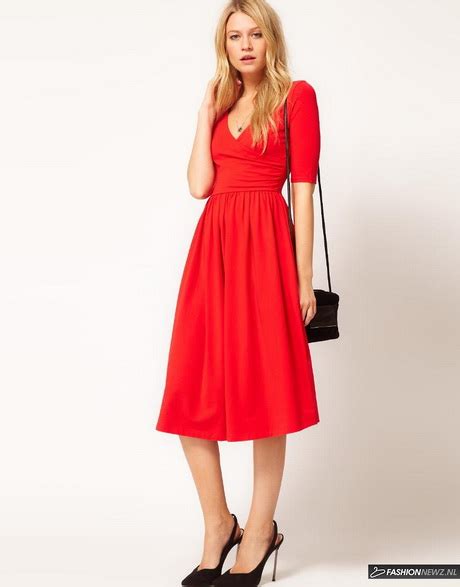 rode jurk lang mode en stijl
