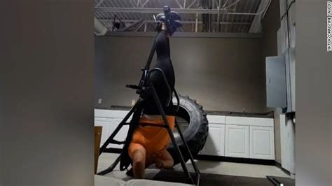 Gemist This Is So Embarrassing Woman Gets Stuck Upside Down At Gym