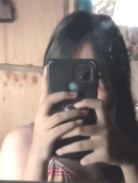 Mirror Selfie Filipino Girl In 2022 Filipino Girl Mirror Selfie Selfie