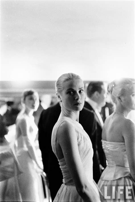 audrey hepburn and grace kelly backstage at the 28th