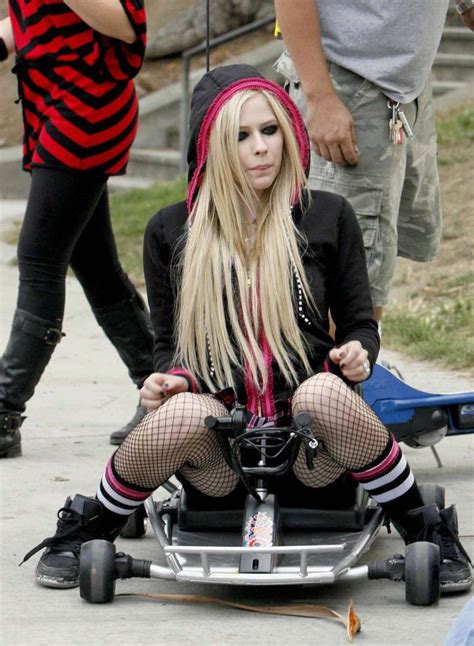 Avril Lavigne Up Skirt Black Lesbiens Fucking