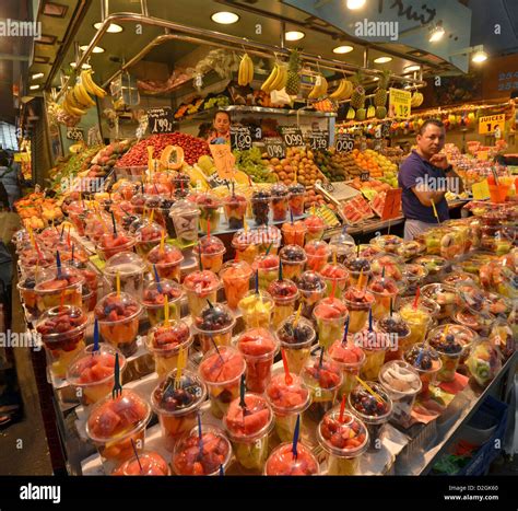 obststand  la boqueria markt  barcelona spanien liegt  der la rambla stockfotografie alamy