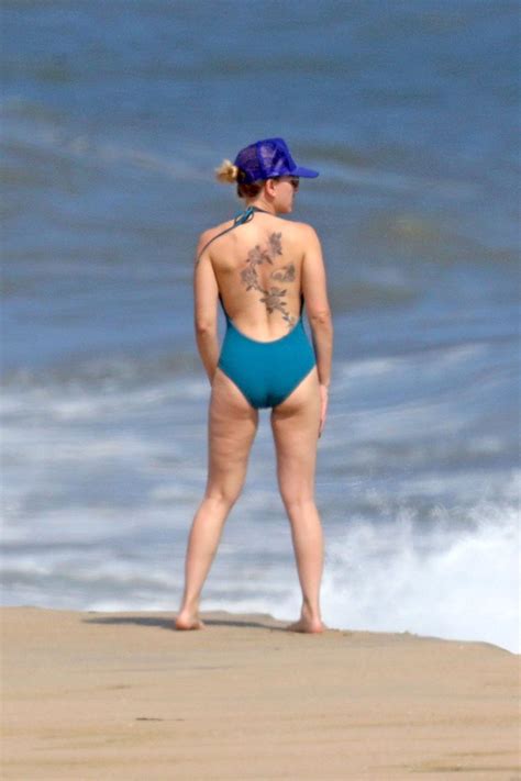 scarlett johansson bikini pics with colin jost scandal planet