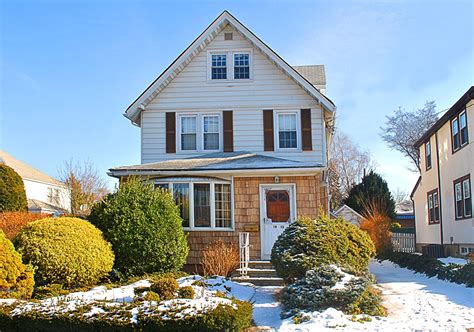 lovely large side hall colonial    street whitestone ny