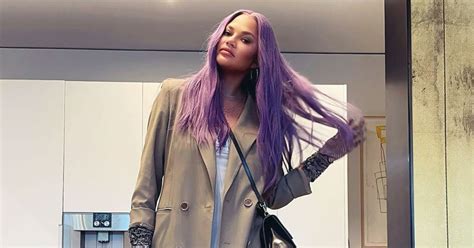 Chrissy Teigen Debuts Purple Hair The Wig Life Chose Me
