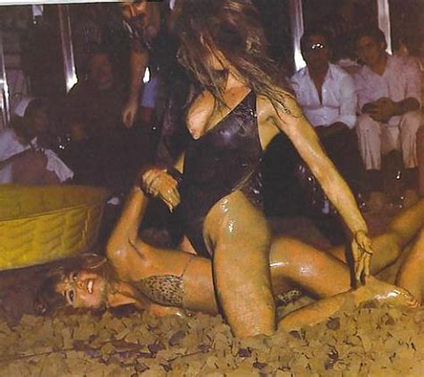 female mud wrestling 39 pics