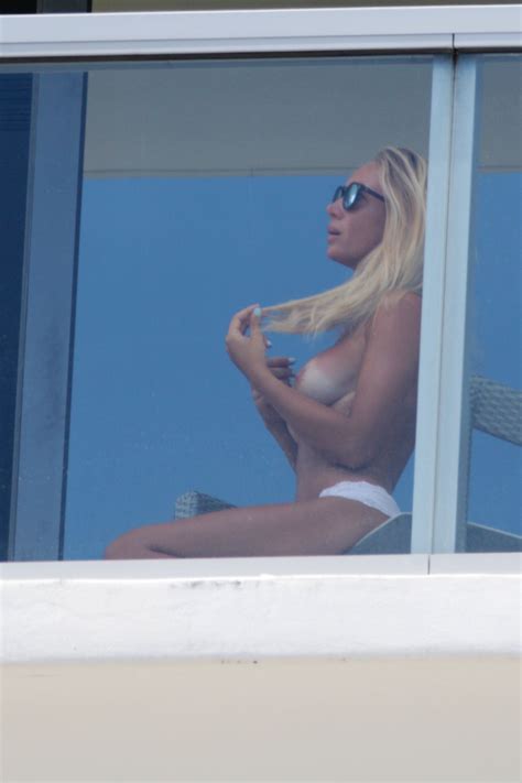 laura cremaschi topless paparazzi pics the fappening 2014 2019 celebrity photo leaks