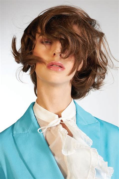 26.04.2022 · demetrius propone anche alle over 40 tagli lunghi dietro briosi e il suo taglio capelli corti donna con volume concentrato nella parte alta e una briosa frangetta scalata sulla fronte, … 6 idee per tagli shag con capelli corti dietro lunghi davanti
