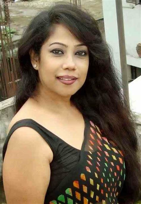 bangladeshi woman in saree with sleeveless blouse desi aunties pinterest sleeveless blouse