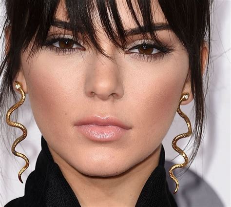 Kendall Jenner Wore Blue Contacts And Looks Completely