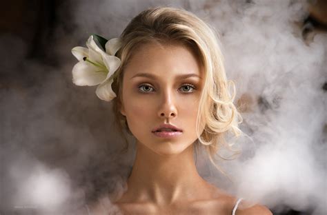 Download Wallpaper Blonde Model Face Girl Smoke Look Beauty Alice