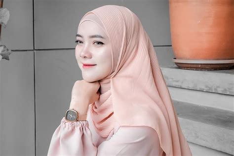 tren hijab kembali  pasmina jenis plisket