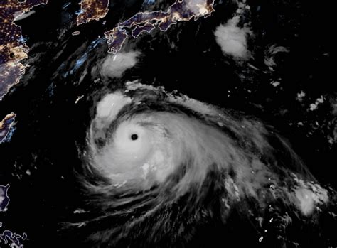 meteo il super tifone haishen raggiunge la massima potenza venti oltre kmh  punta