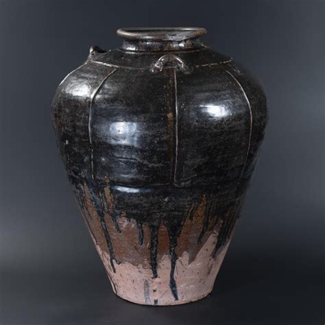 large chinese sung dynasty stoneware jar  century bada   antique pottery