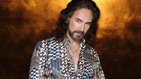 Mexican Music Legend Marco Antonio Solís Shows Mastery Of