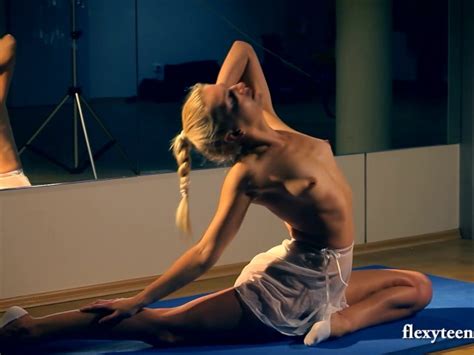 Flexible Lena Shows Nude Gymnastics Free Porn Videos
