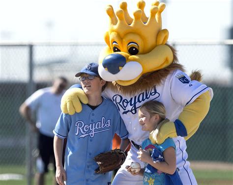 Missouri Supreme Court Reviews Lawsuit By Royals Fan Injured During Hot