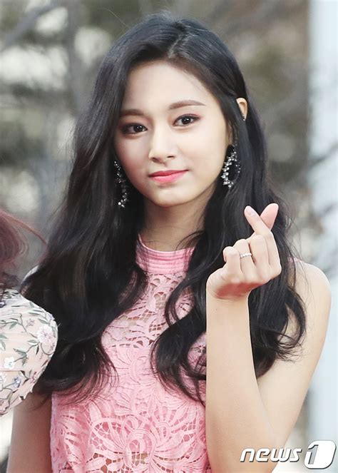 Pretty Tzuyu In Pink At Gaon Awards Allkpop Forums