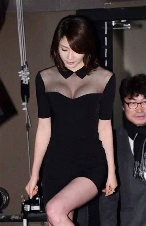 巨乳で美人の韓国女優、サヒ リトルブラックドレス スタイル 女優