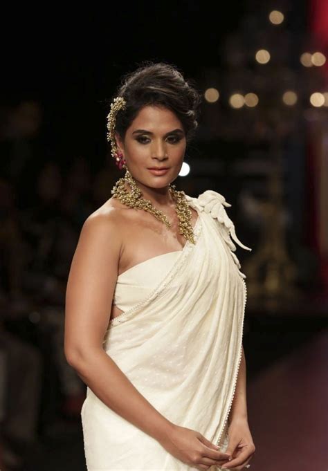 richa chadda walks the ramp for anand shah at iijw 2015 indian girls villa celebs beauty