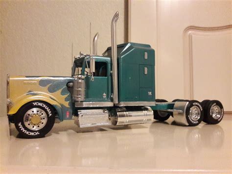 kenworth  plastic model truck kit  scale