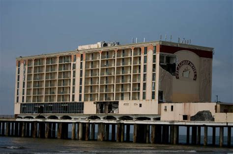 galvestons flagship hotel pier   amusement park houston chronicle