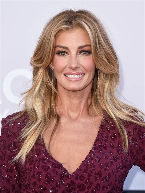 Faith Hill’s Acm Awards Hair And Makeup — Star Rocks Long Lashes And Blonde