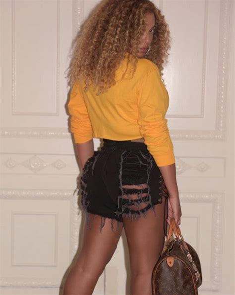 beyonce shows off incredibly toned tummy in cute crop top as she enjoys