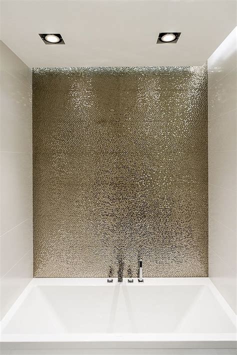The Hottest DÃ©cor Trend: 27 Metallic Tile DÃ©cor Ideas
