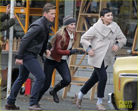 ginnifer goodwin and jennifer morrison sprint for once upon a time