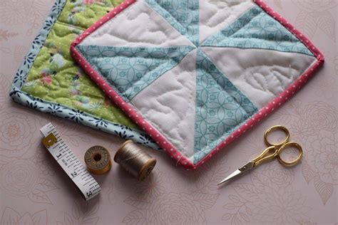 simple diy quilted potholder  scraps  fabric quilted potholders