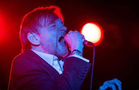 Mark E Smith Dead Former Bandmate And Wife Brix Smith