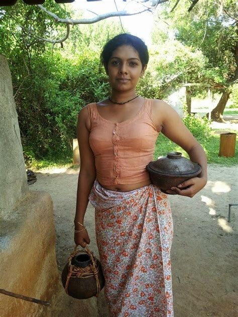 A Woman In Sri Lankan Redda And Hatte Naomi Pinterest