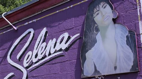 This Mural In Selena Quintanilla S Neighborhood Is Getting A Makeover