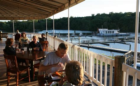 At The Cove Restaurant River Views And Boat Parking The New York Times