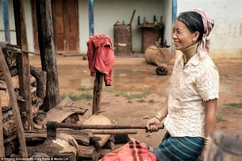 photographer dmytro ghilitukha captures members of kayan tribe stretch their necks daily