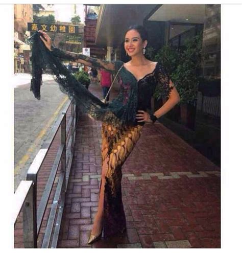 Putri Indonesia Madame Saree Closet Fashion Moda Armoire Fashion