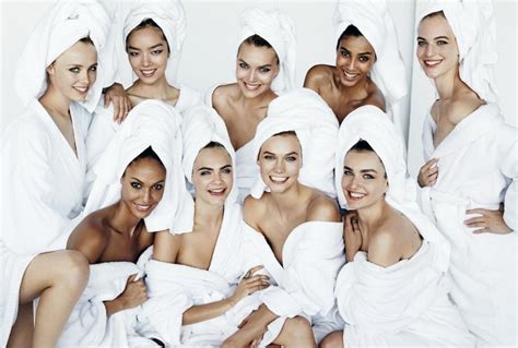 8 celebrities που φωτογραφίζονται γυμνοί με μία λευκή πετσέτα [εικόνες