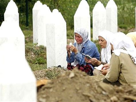 Bosnian Victims Of Ethnic Cleansing Buried
